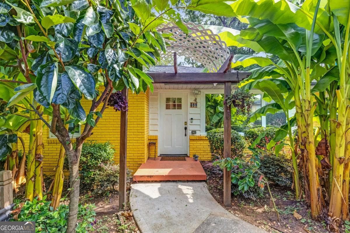 4 bedroom, 2 bathroom single family residence for rent at 844 Deckner Avenue, Atlanta, GA 30310 for $2,650 a month — photo 1 of 1
