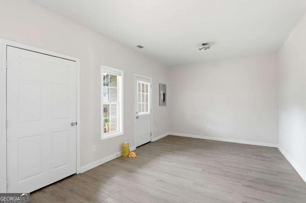 3 bedroom, 2.5 bathroom, 1,709 sq ft single family residence for sale at 4291 Notting Hill Drive, Atlanta, GA 30331 — photo 2