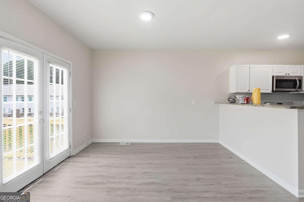 3 bedroom, 2.5 bathroom, 1,709 sq ft single family residence for sale at 4291 Notting Hill Drive, Atlanta, GA 30331 — photo 6