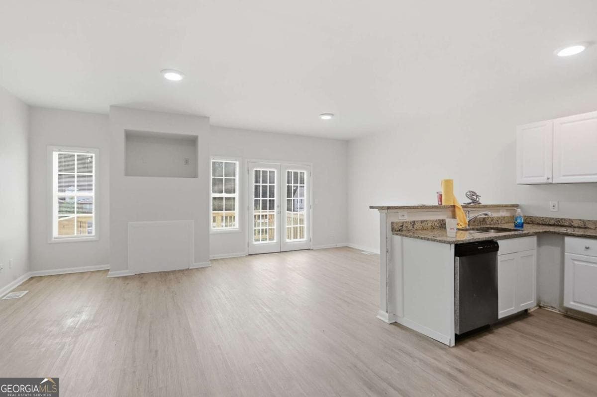 3 bedroom, 2.5 bathroom, 1,709 sq ft single family residence for sale at 4291 Notting Hill Drive, Atlanta, GA 30331 — photo 5