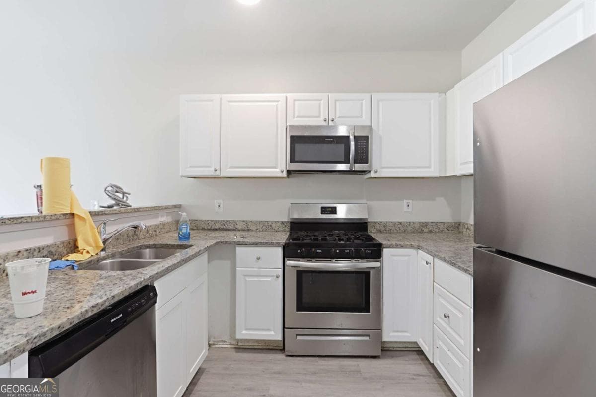 3 bedroom, 2.5 bathroom, 1,709 sq ft single family residence for sale at 4291 Notting Hill Drive, Atlanta, GA 30331 — photo 8