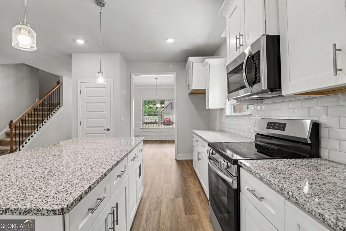 6 bedroom, 4.5 bathroom, 3,681 sq ft single family residence for sale at 426 Magnolia Grove Place, Cornelia, GA 30531 — photo 7