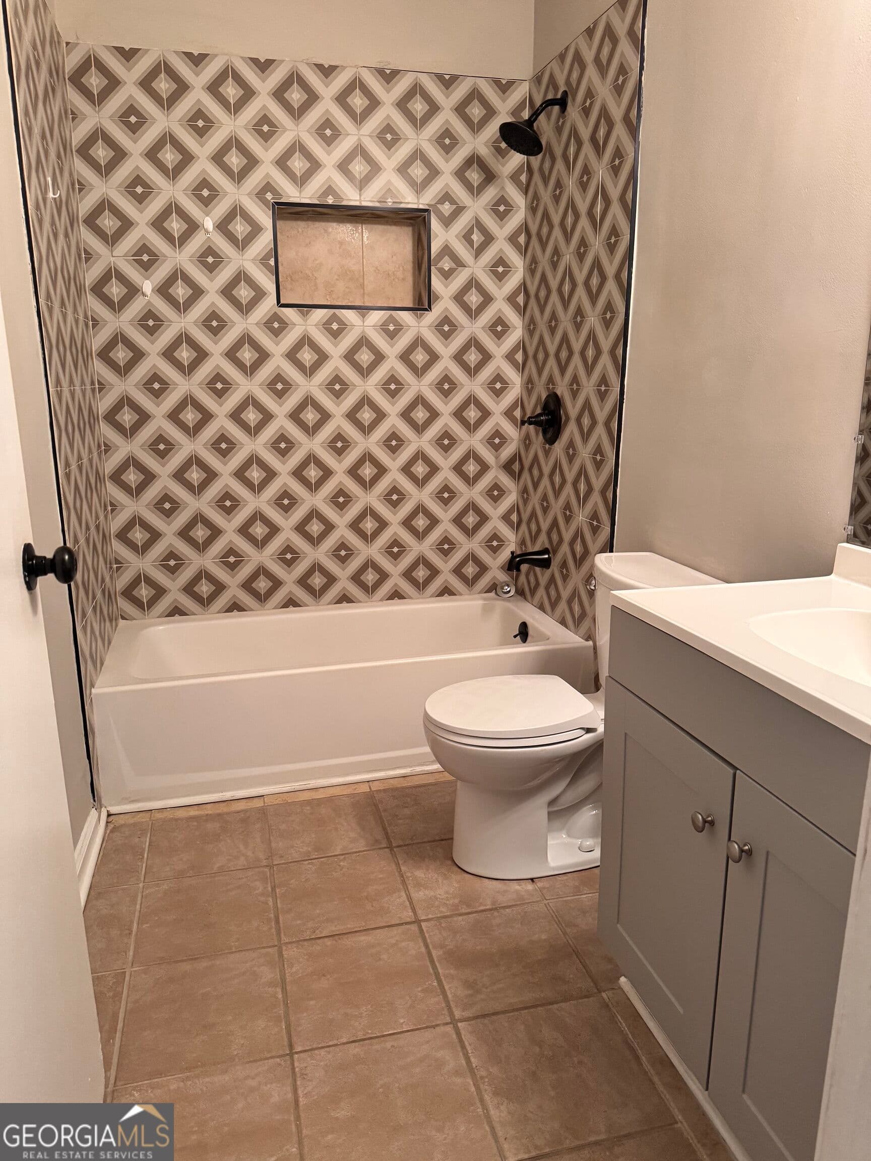 2 bedroom, 1 bathroom, 1,020 sq ft duplex for rent at 2888 Parrott Avenue, Atlanta, GA 30318 for $1,600 a month — photo 2