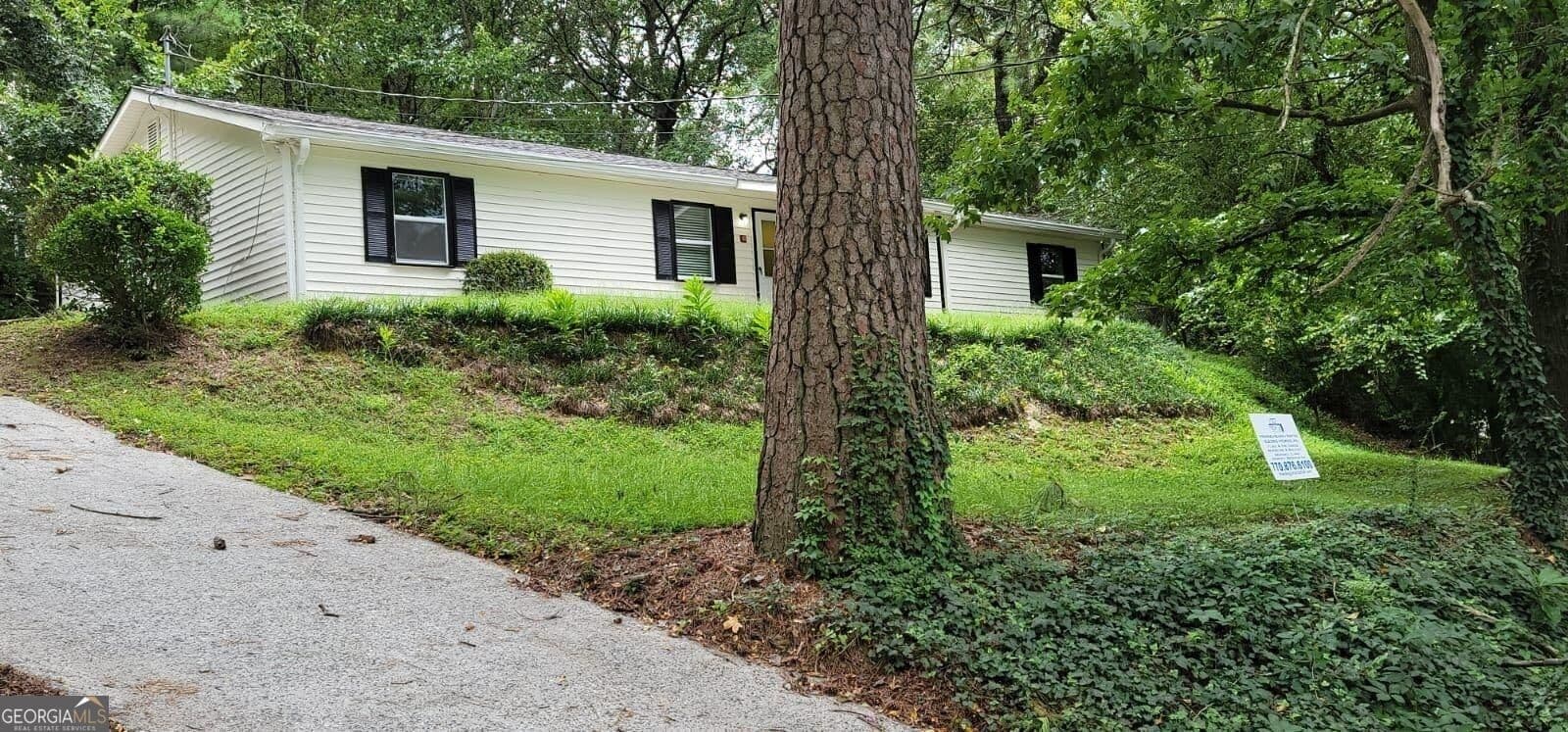 2 bedroom, 1 bathroom, 1,020 sq ft duplex for rent at 2888 Parrott Avenue, Atlanta, GA 30318 for $1,600 a month — photo 1 of 5
