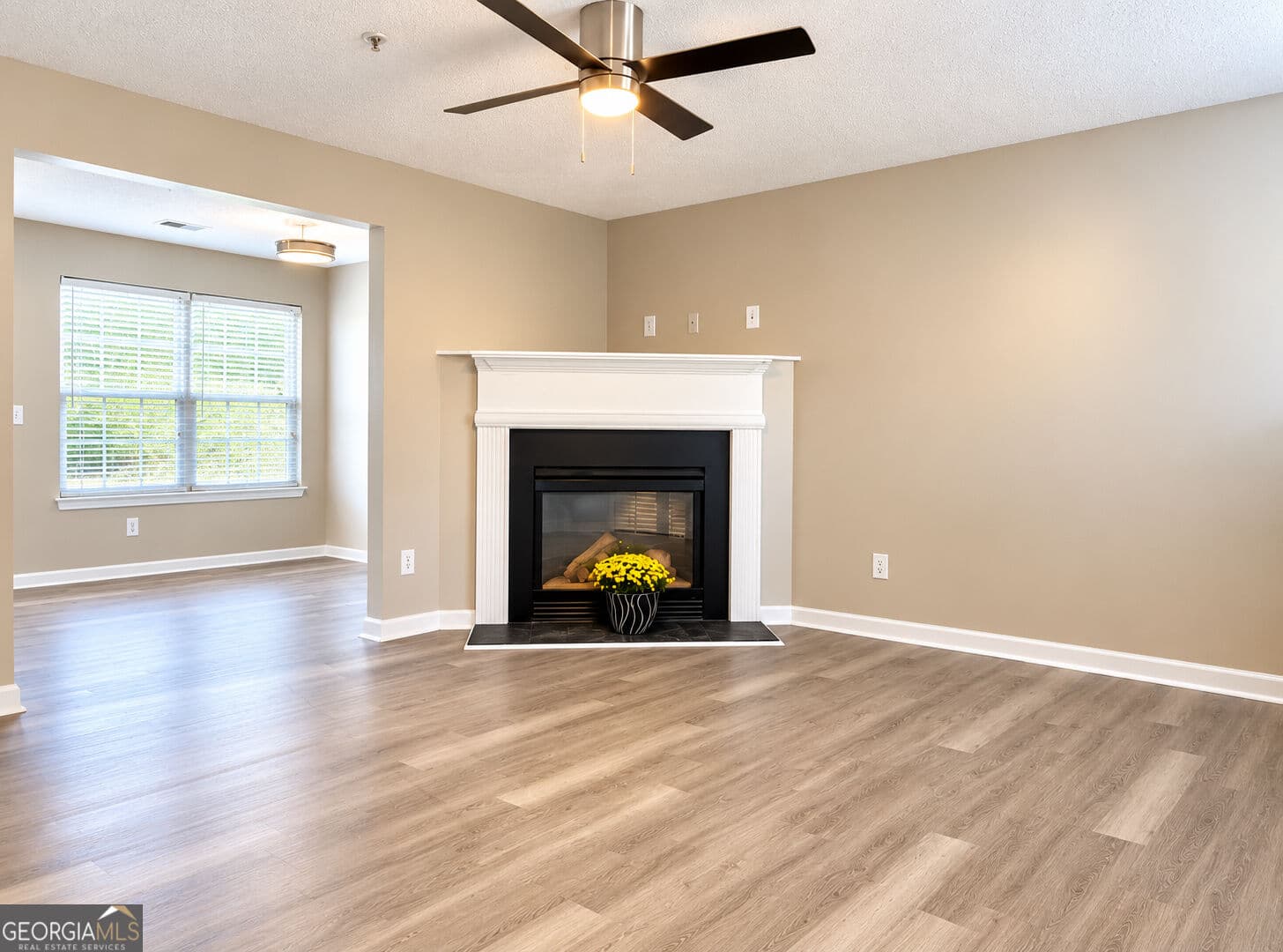 2 bedroom, 2.5 bathroom, 1,150 sq ft single family residence for sale at 300 Goldenrod Drive, Stockbridge, GA 30281 — photo 2