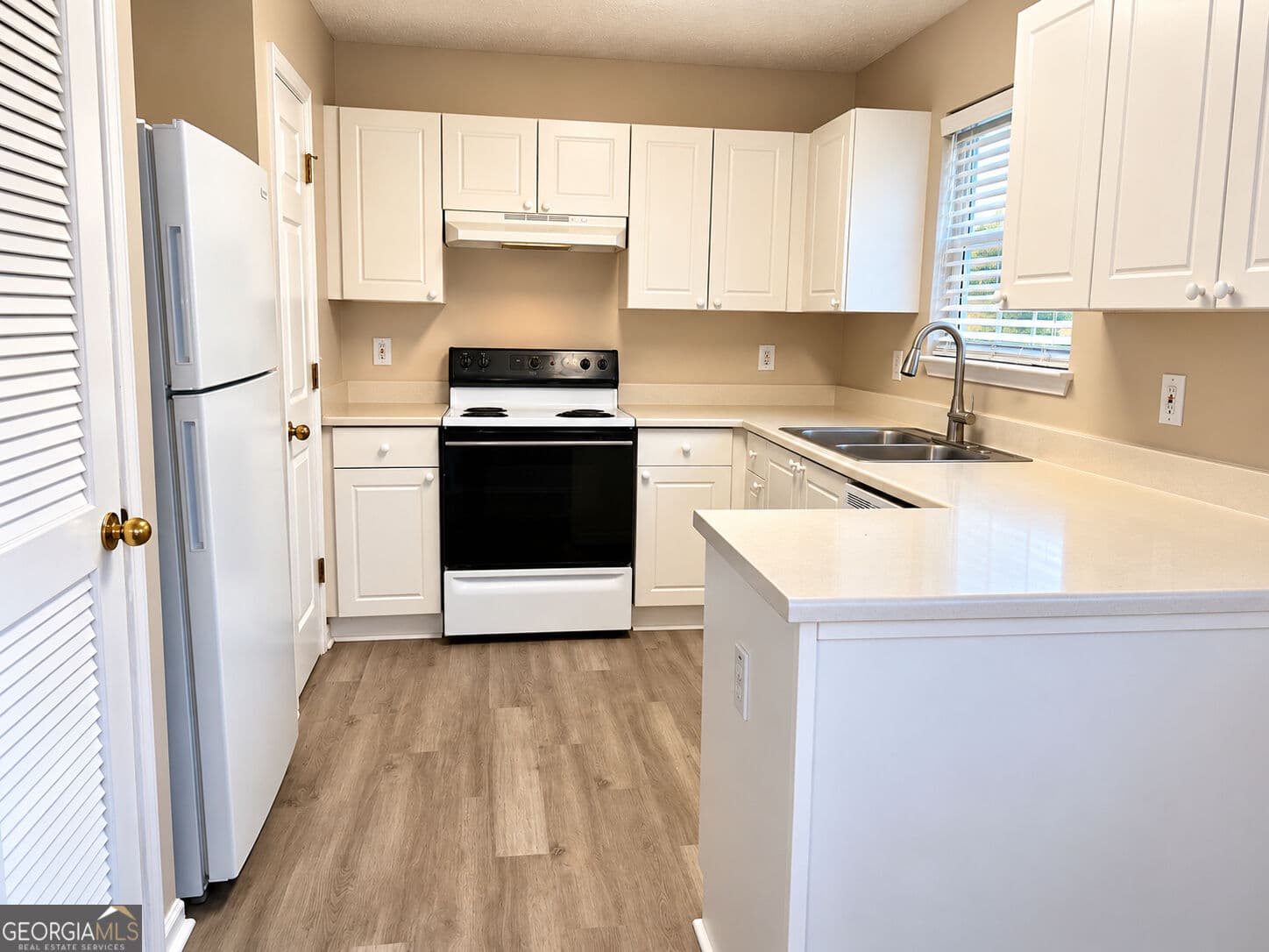 2 bedroom, 2.5 bathroom, 1,150 sq ft single family residence for sale at 300 Goldenrod Drive, Stockbridge, GA 30281 — photo 6