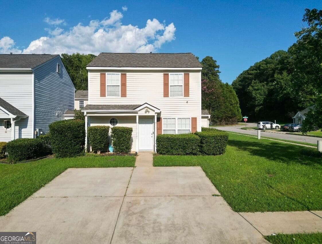 2 bedroom, 2.5 bathroom, 1,150 sq ft single family residence for sale at 300 Goldenrod Drive, Stockbridge, GA 30281 — photo 1 of 12
