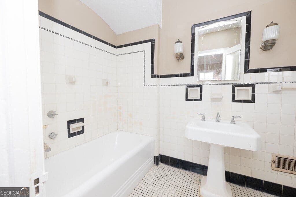 5 bedroom, 4 bathroom, 6,092 sq ft single family residence for sale at 8 Old Chestnut Street, Lumpkin, GA 31815 — photo 4