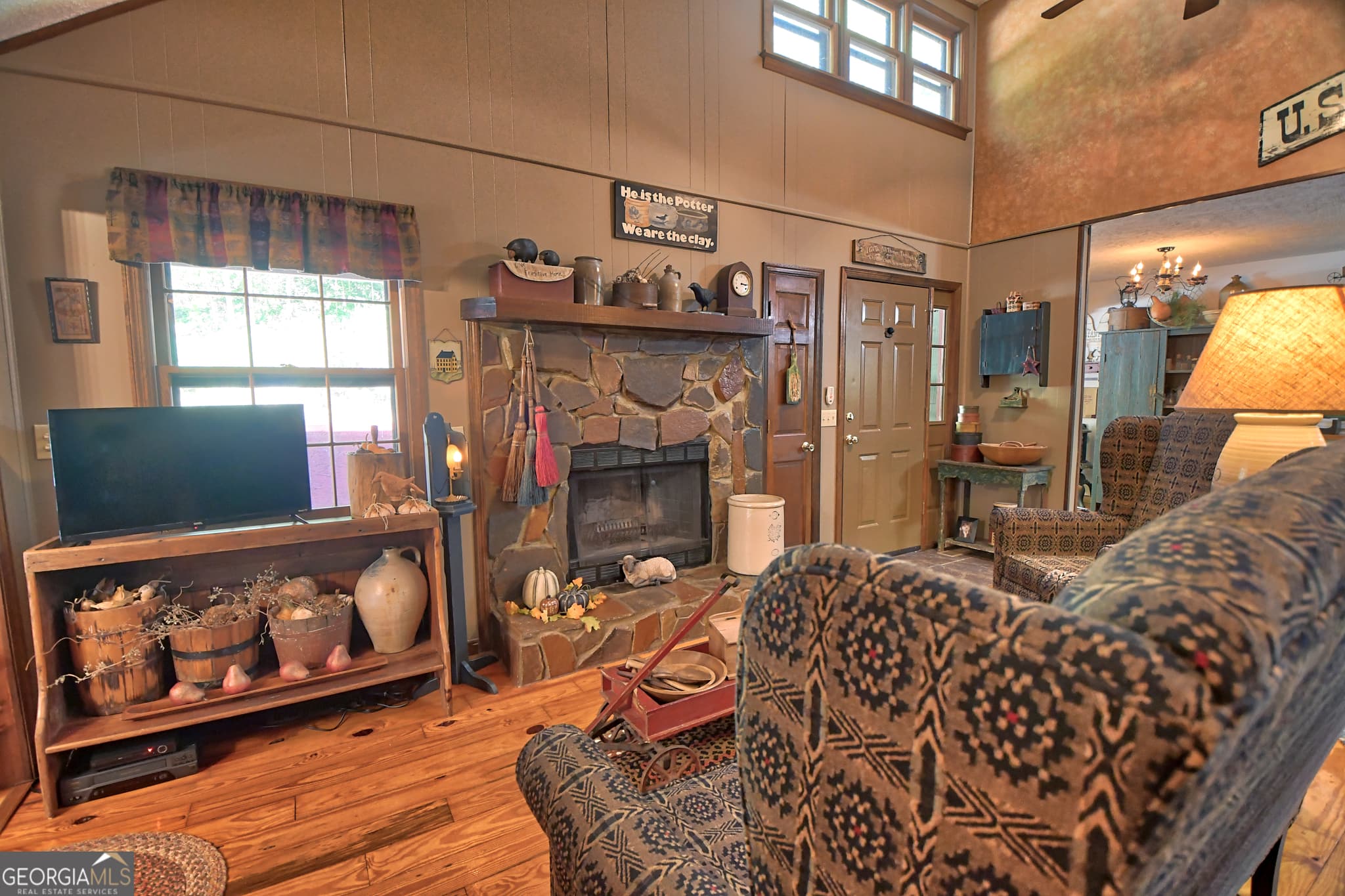 5 bedroom, 3.5 bathroom, 3,127 sq ft single family residence for sale at 31 Creekside Lane, Clayton, GA 30525 — photo 6