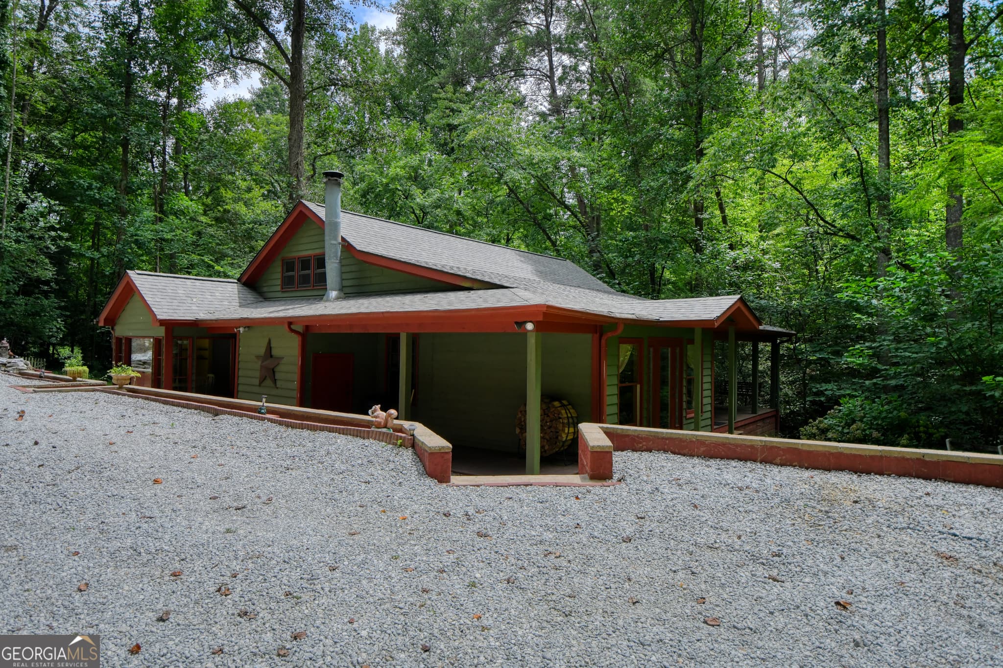 5 bedroom, 3.5 bathroom, 3,127 sq ft single family residence for sale at 31 Creekside Lane, Clayton, GA 30525 — photo 3