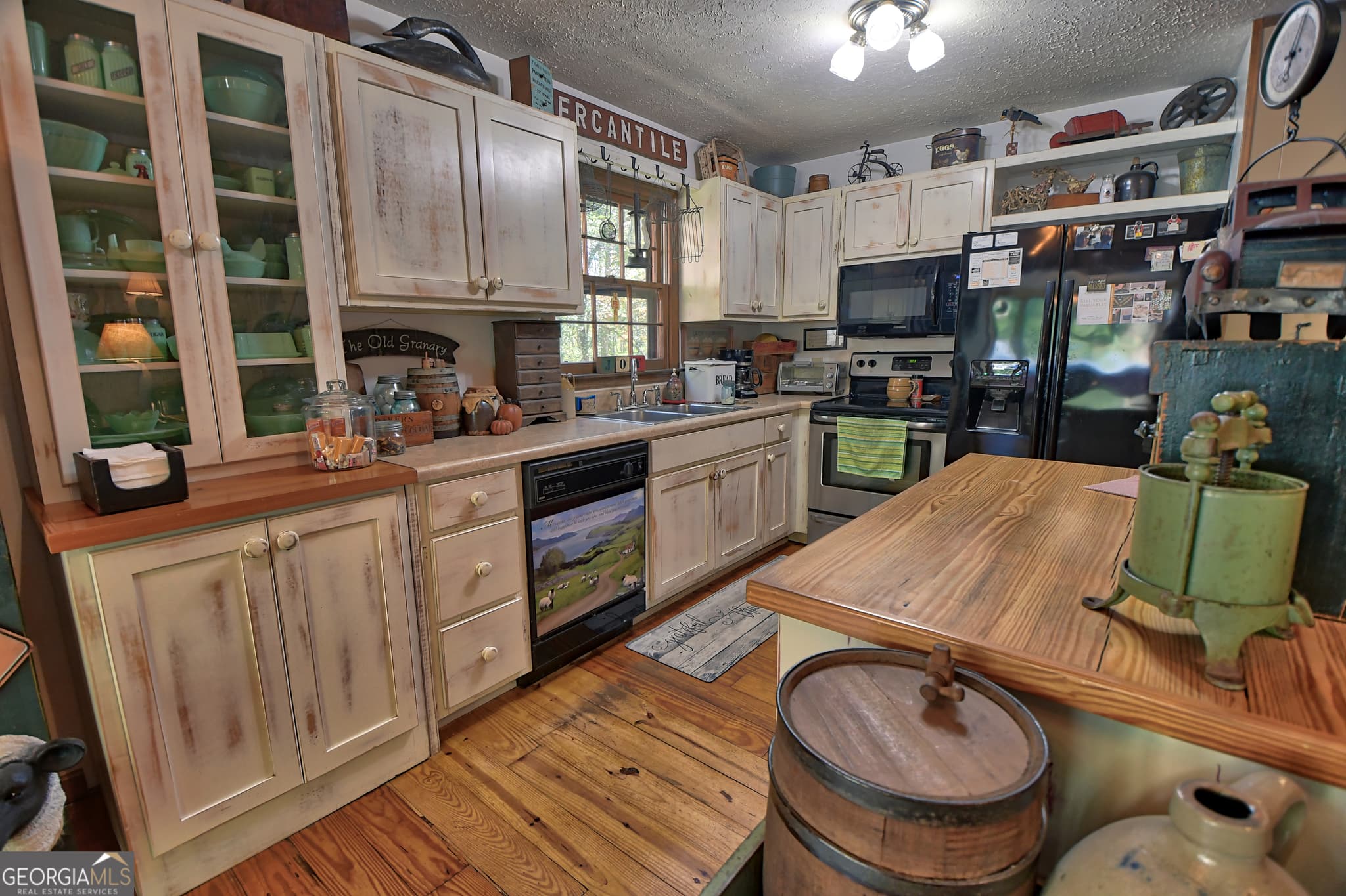 5 bedroom, 3.5 bathroom, 3,127 sq ft single family residence for sale at 31 Creekside Lane, Clayton, GA 30525 — photo 9