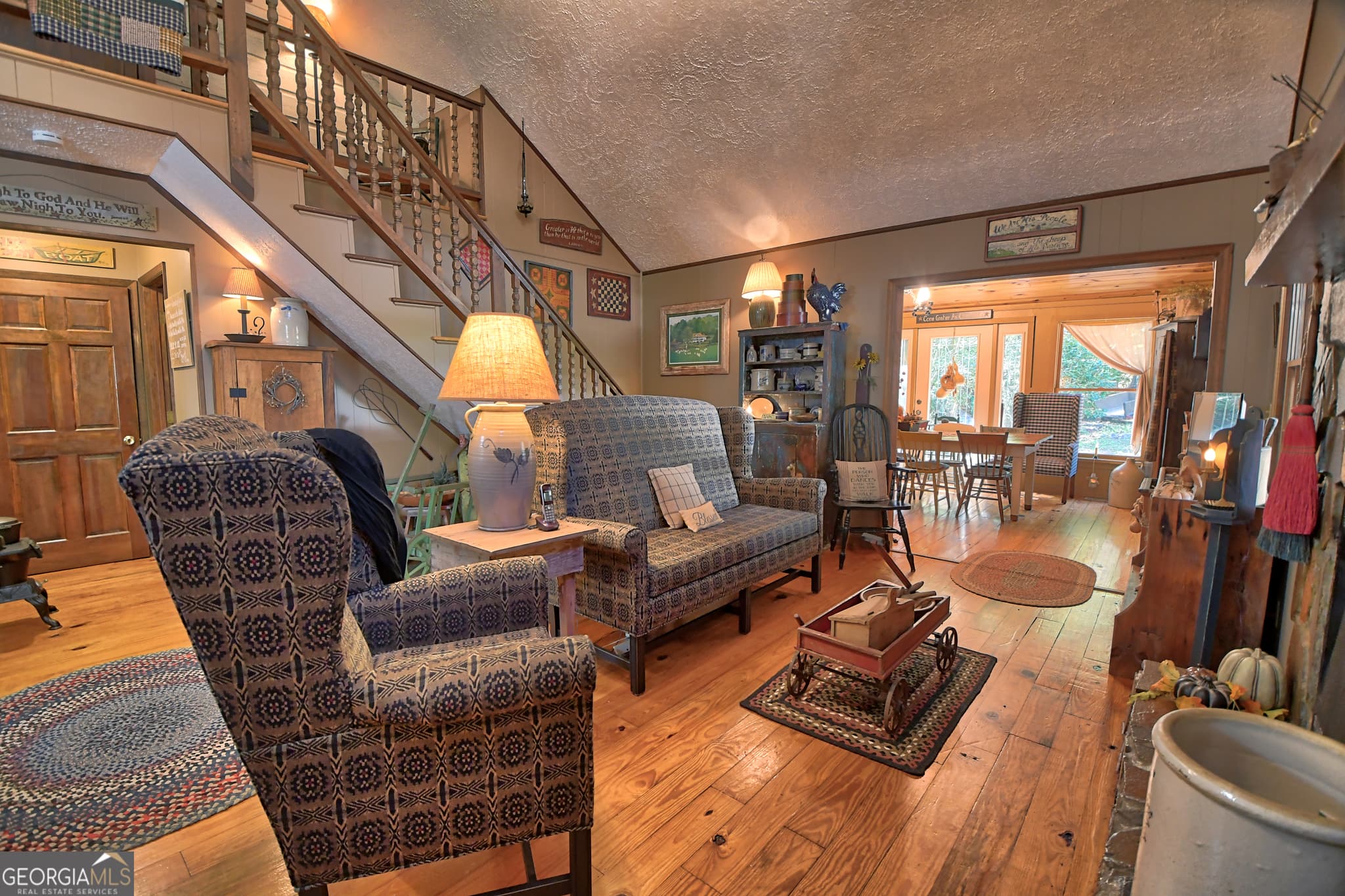 5 bedroom, 3.5 bathroom, 3,127 sq ft single family residence for sale at 31 Creekside Lane, Clayton, GA 30525 — photo 4