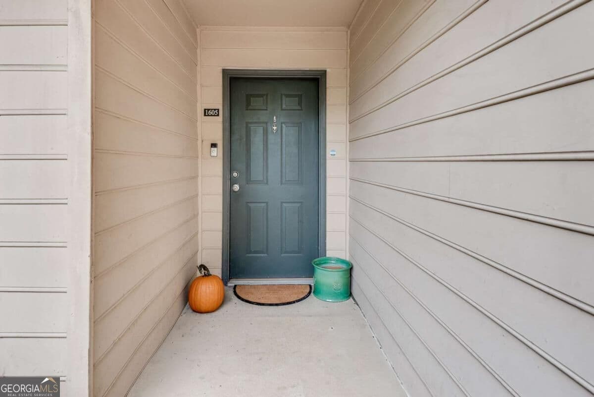 3 bedroom, 2 bathroom, 1,405 sq ft condominium for sale at 1605 Beaumont Circle, Duluth, GA 30096 — photo 3