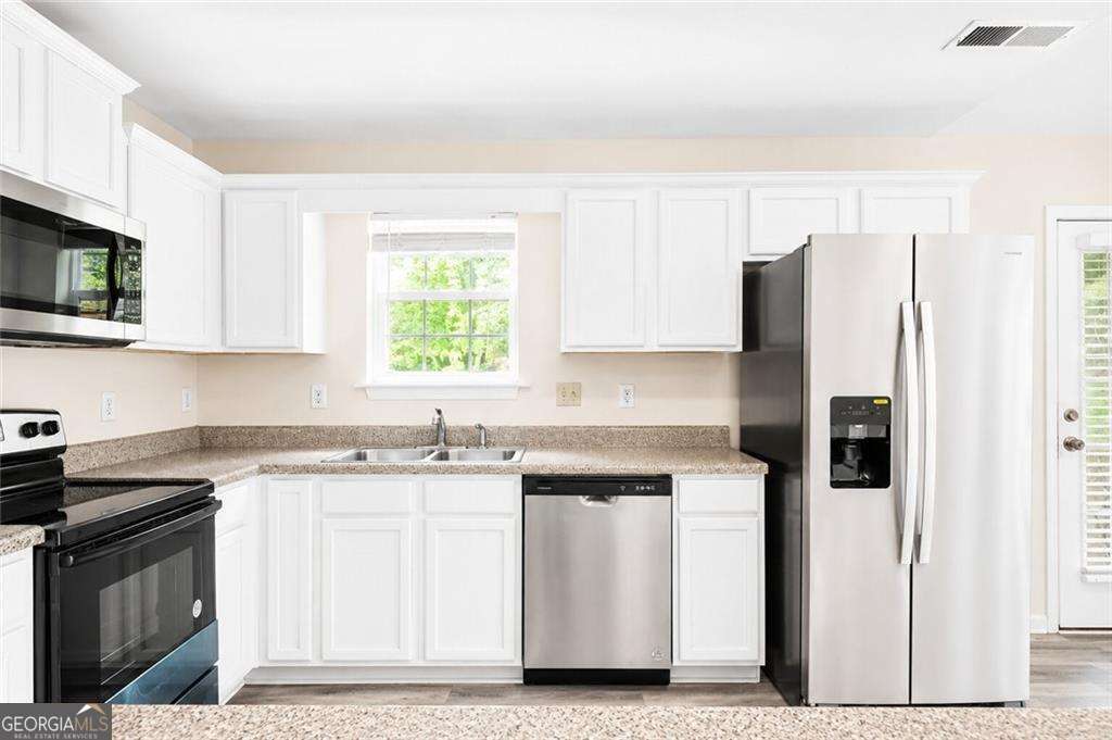4 bedroom, 2 bathroom, 1,476 sq ft single family residence for sale at 2341 Daniel Road, Atlanta, GA 30331 — photo 7