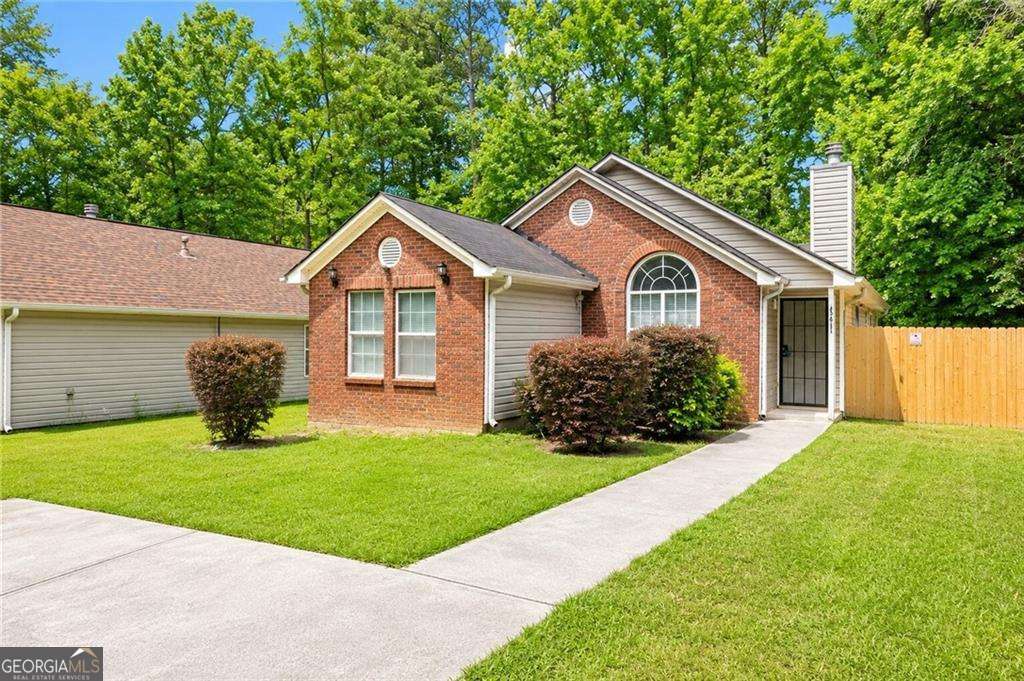 4 bedroom, 2 bathroom, 1,476 sq ft single family residence for sale at 2341 Daniel Road, Atlanta, GA 30331 — photo 1 of 20
