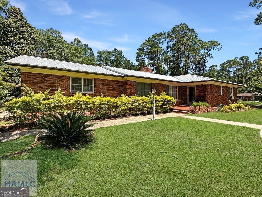 4 bedroom, 3 bathroom, 2,621 sq ft single family residence for sale at 164 Conway Drive, Jesup, GA 31545 — photo 2