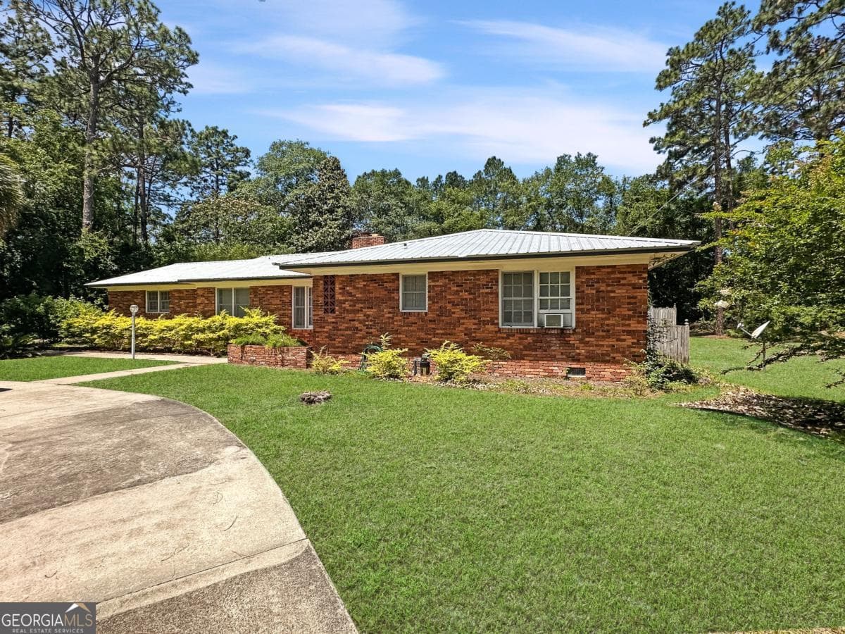 4 bedroom, 3 bathroom, 2,621 sq ft single family residence for sale at 164 Conway Drive, Jesup, GA 31545