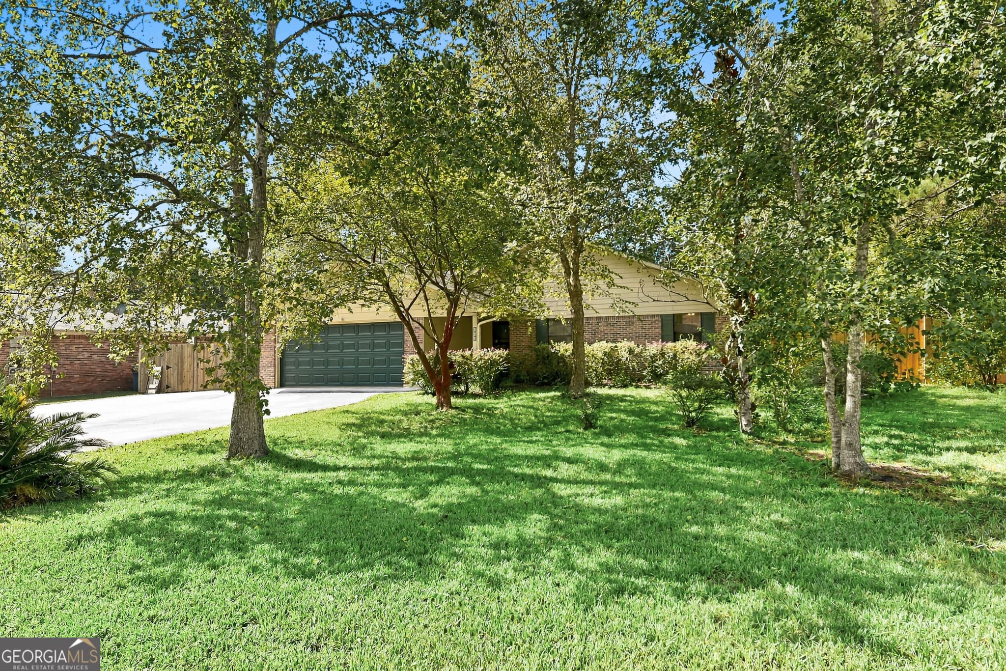 3 bedroom, 2 bathroom, 1,382 sq ft single family residence for sale at 165 W Peach Avenue, Kingsland, GA 31548 — photo 3