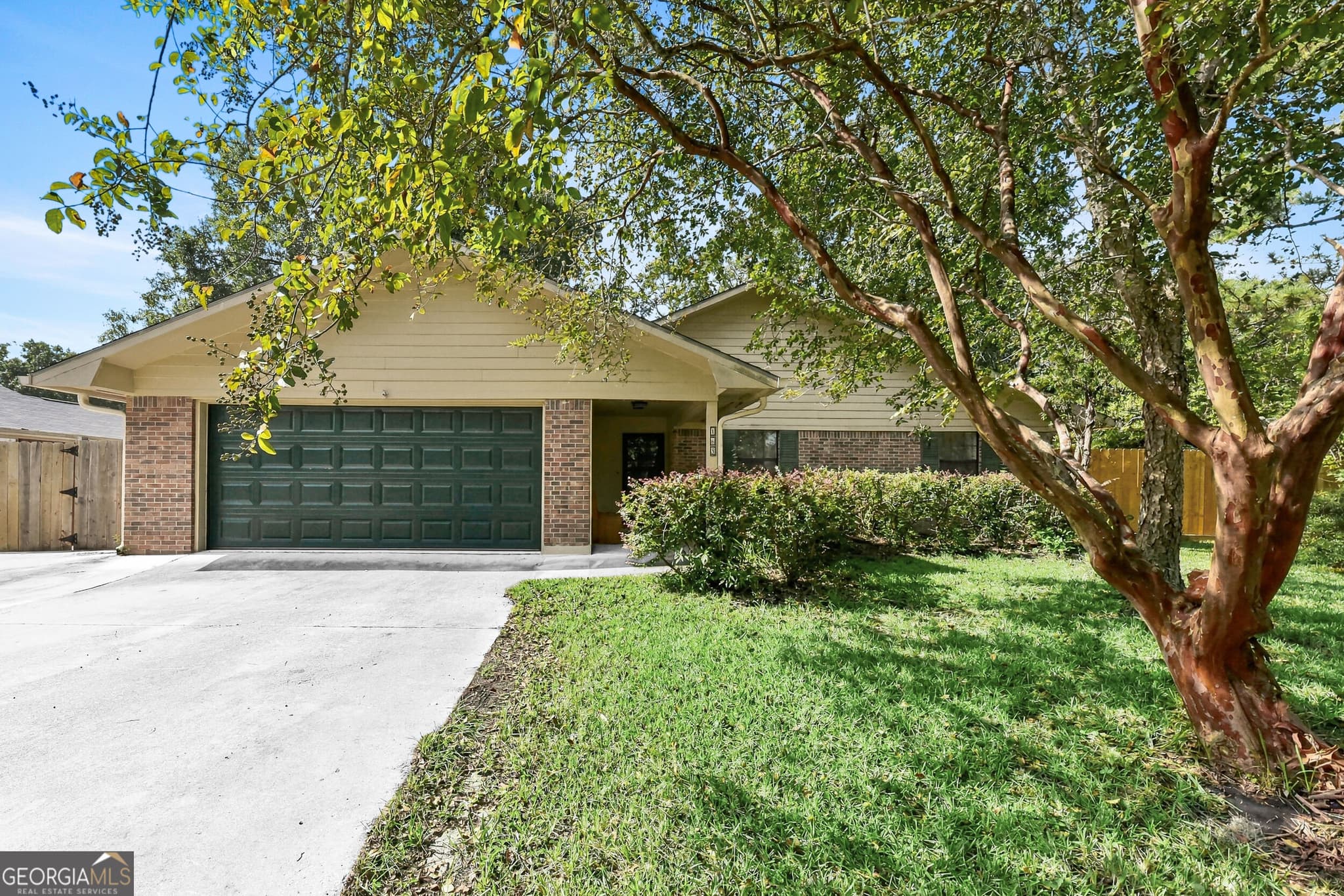 3 bedroom, 2 bathroom, 1,382 sq ft single family residence for sale at 165 W Peach Avenue, Kingsland, GA 31548