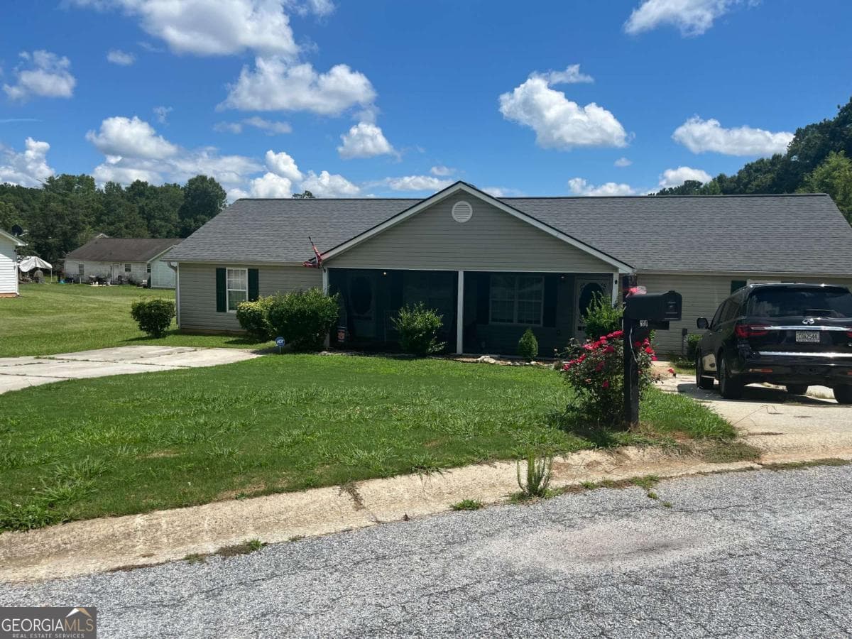 2 bedroom, 2 bathroom, 2,230 sq ft duplex for rent at 1131 Classic Trail B, Monroe, GA 30655 for $1,400 a month — photo 1 of 1