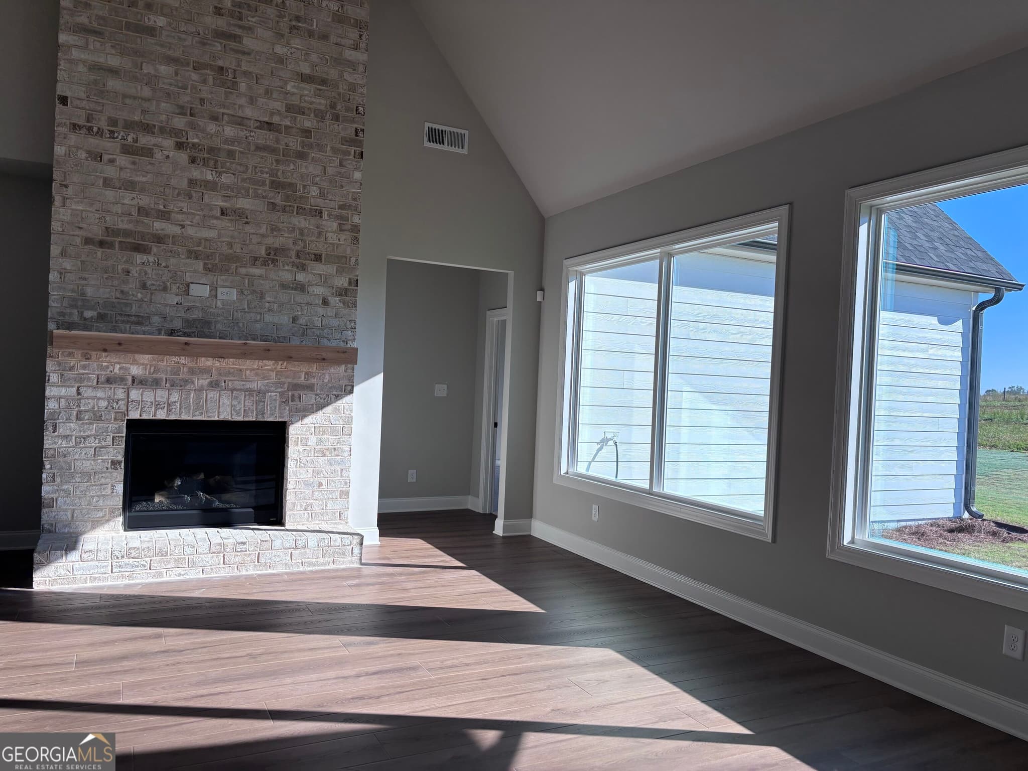 5 bedroom, 5 bathroom, 4,161 sq ft single family residence for sale at 678 Inman Road 1, Fayetteville, GA 30215 — photo 4