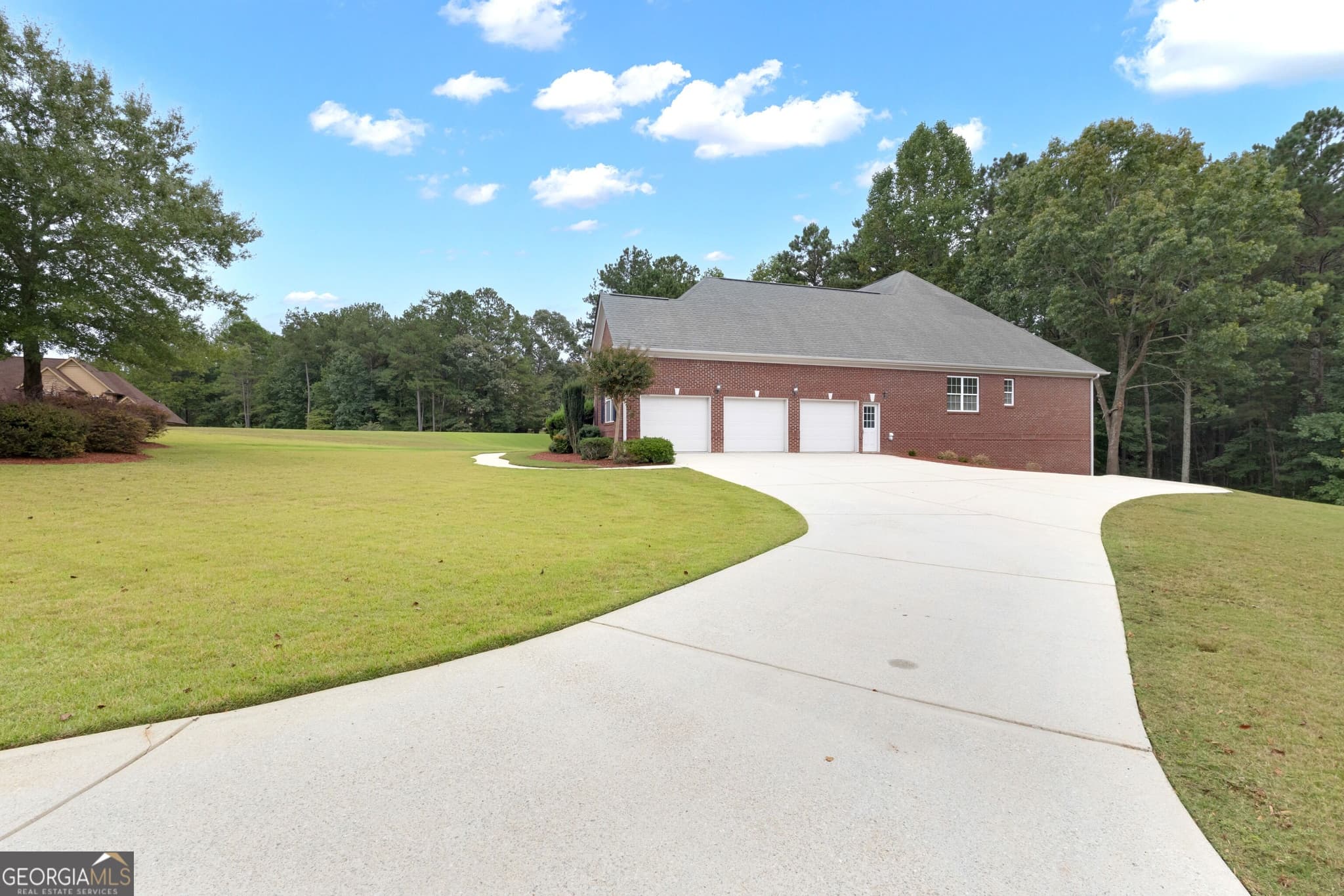 5 bedroom, 4.5 bathroom, 5,461 sq ft single family residence for sale at 5655 Toccoa Drive, Douglasville, GA 30135 — photo 4