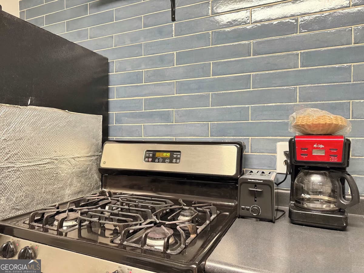 3 bedroom, 1 bathroom, 931 sq ft condominium for rent at 215 Piedmont Avenue APT 301, Atlanta, GA 30308 for $3,499 a month — photo 6