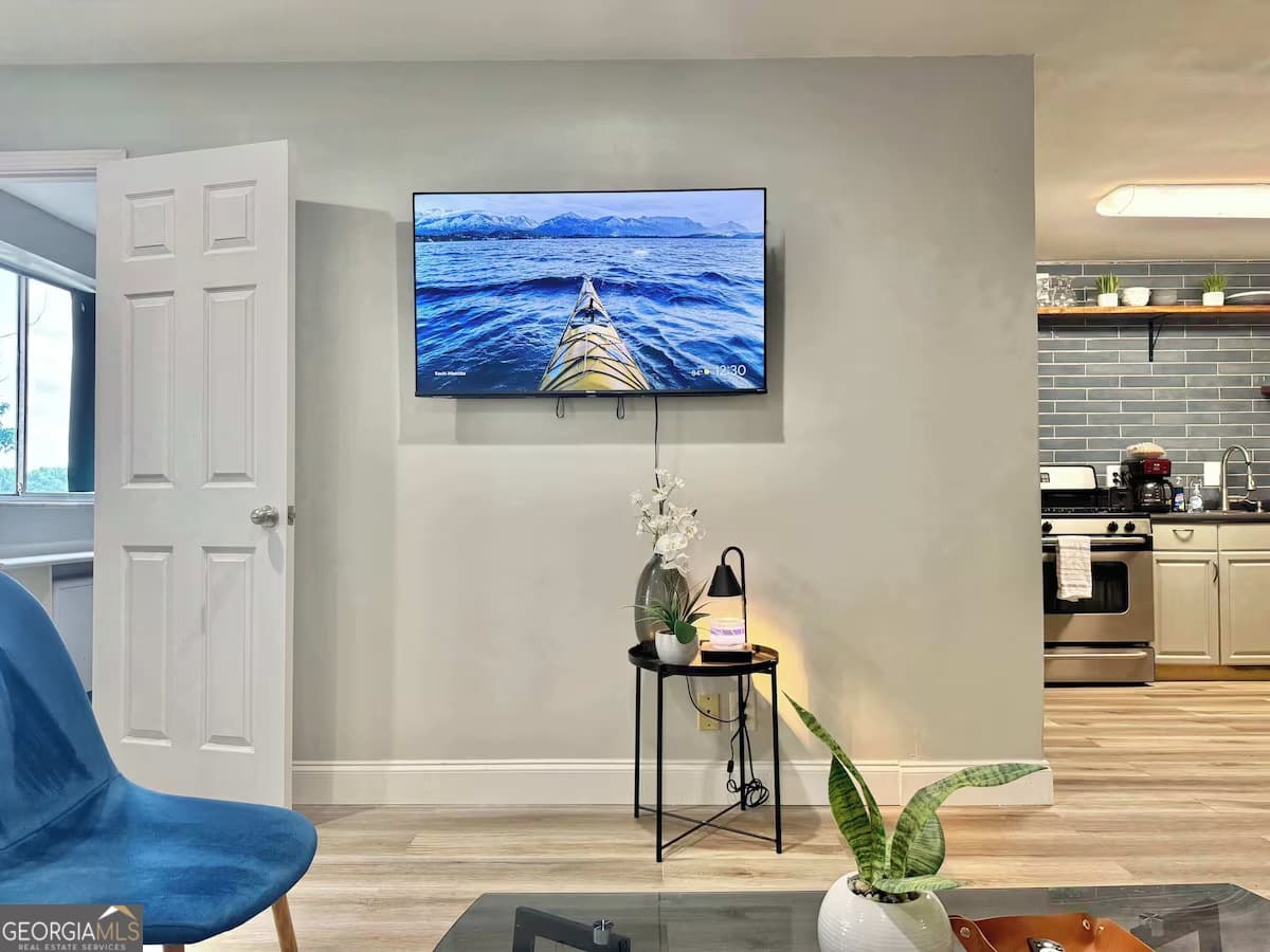 3 bedroom, 1 bathroom, 931 sq ft condominium for rent at 215 Piedmont Avenue APT 301, Atlanta, GA 30308 for $3,499 a month — photo 3