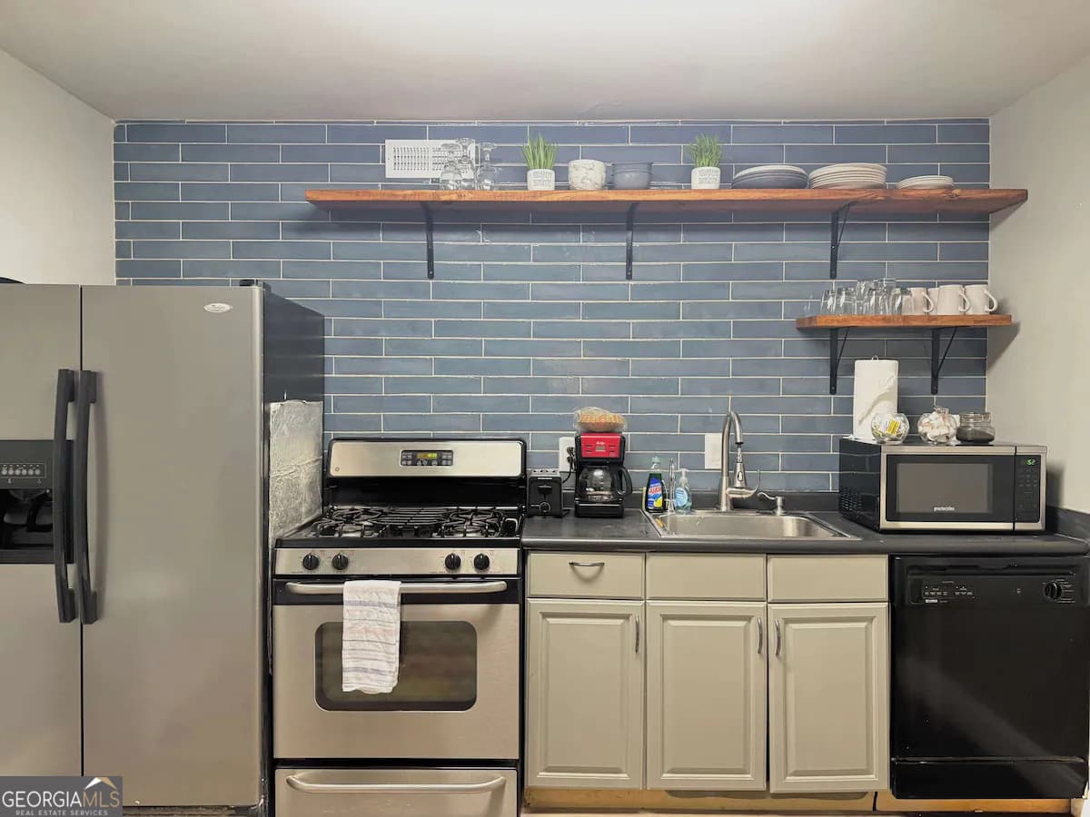 3 bedroom, 1 bathroom, 931 sq ft condominium for rent at 215 Piedmont Avenue APT 301, Atlanta, GA 30308 for $3,499 a month — photo 5