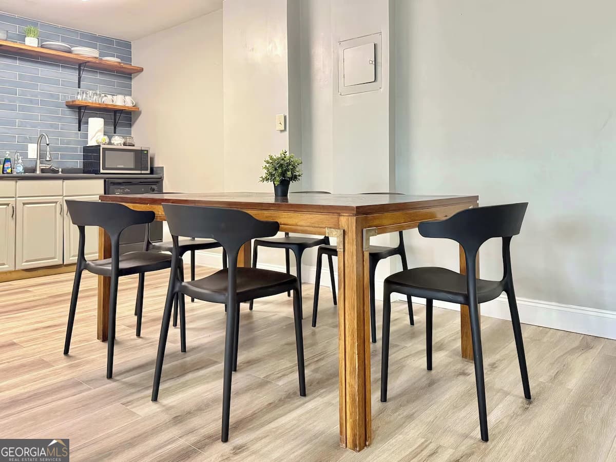 3 bedroom, 1 bathroom, 931 sq ft condominium for rent at 215 Piedmont Avenue APT 301, Atlanta, GA 30308 for $3,499 a month — photo 4