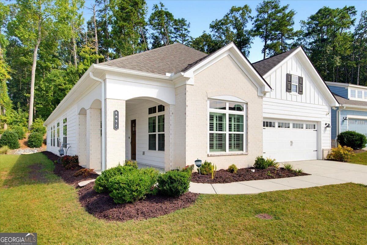 3 bedroom, 2 bathroom, 2,745 sq ft single family residence for sale at 5084 Dillingham Drive, Acworth, GA 30101 — photo 2