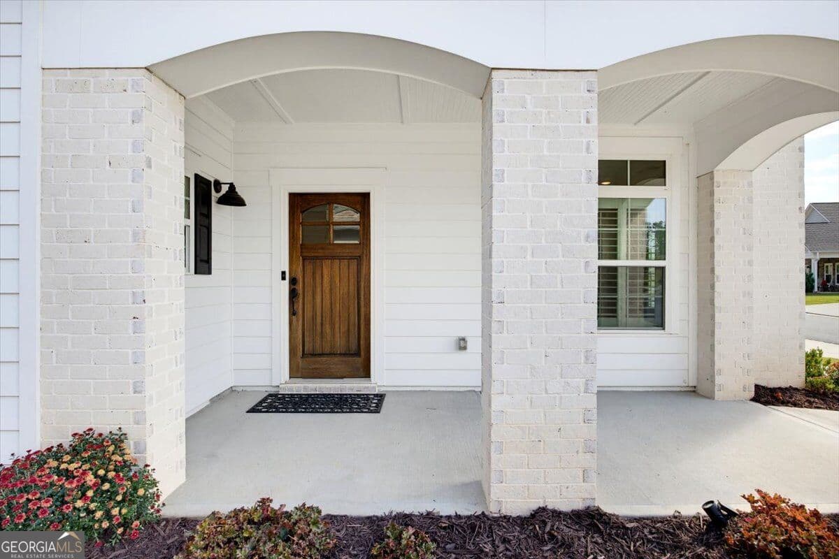 3 bedroom, 2 bathroom, 2,745 sq ft single family residence for sale at 5084 Dillingham Drive, Acworth, GA 30101 — photo 3