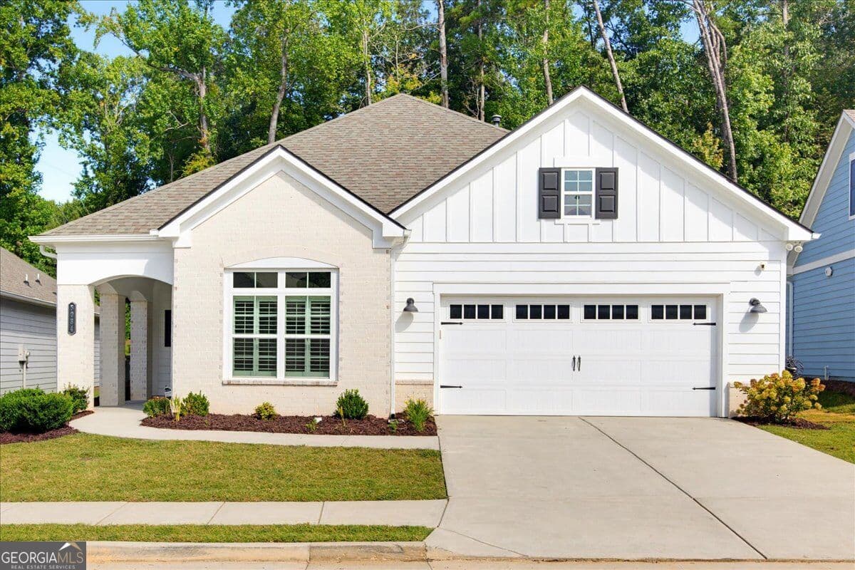 3 bedroom, 2 bathroom, 2,745 sq ft single family residence for sale at 5084 Dillingham Drive, Acworth, GA 30101 — photo 1 of 38