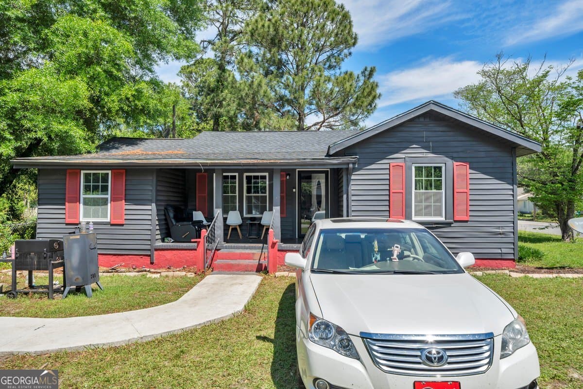 3 bedroom, 2 bathroom, 1,383 sq ft single family residence for sale at 415 E 7th Avenue, Cordele, GA 31015 — photo 1 of 13