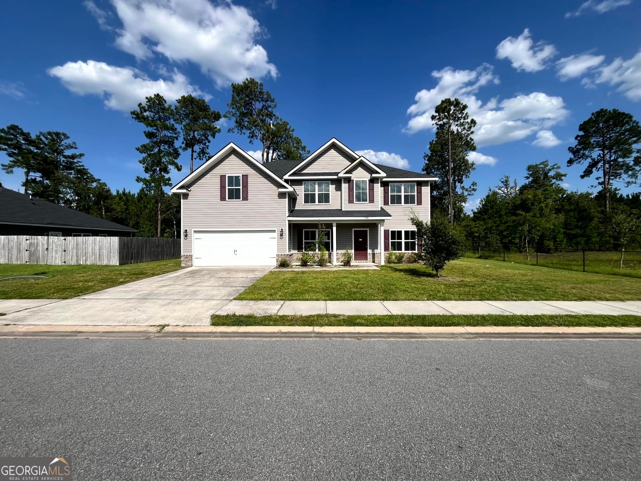 3 bedroom, 2.5 bathroom, 2,883 sq ft single family residence for sale at 284 Thorp Circle, Hinesville, GA 31313 — photo 2