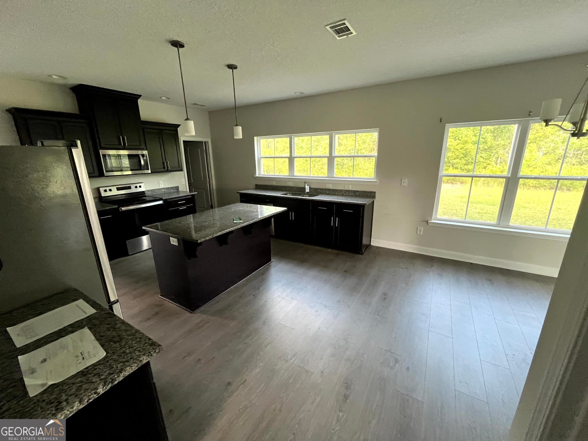 3 bedroom, 2.5 bathroom, 2,883 sq ft single family residence for sale at 284 Thorp Circle, Hinesville, GA 31313 — photo 3