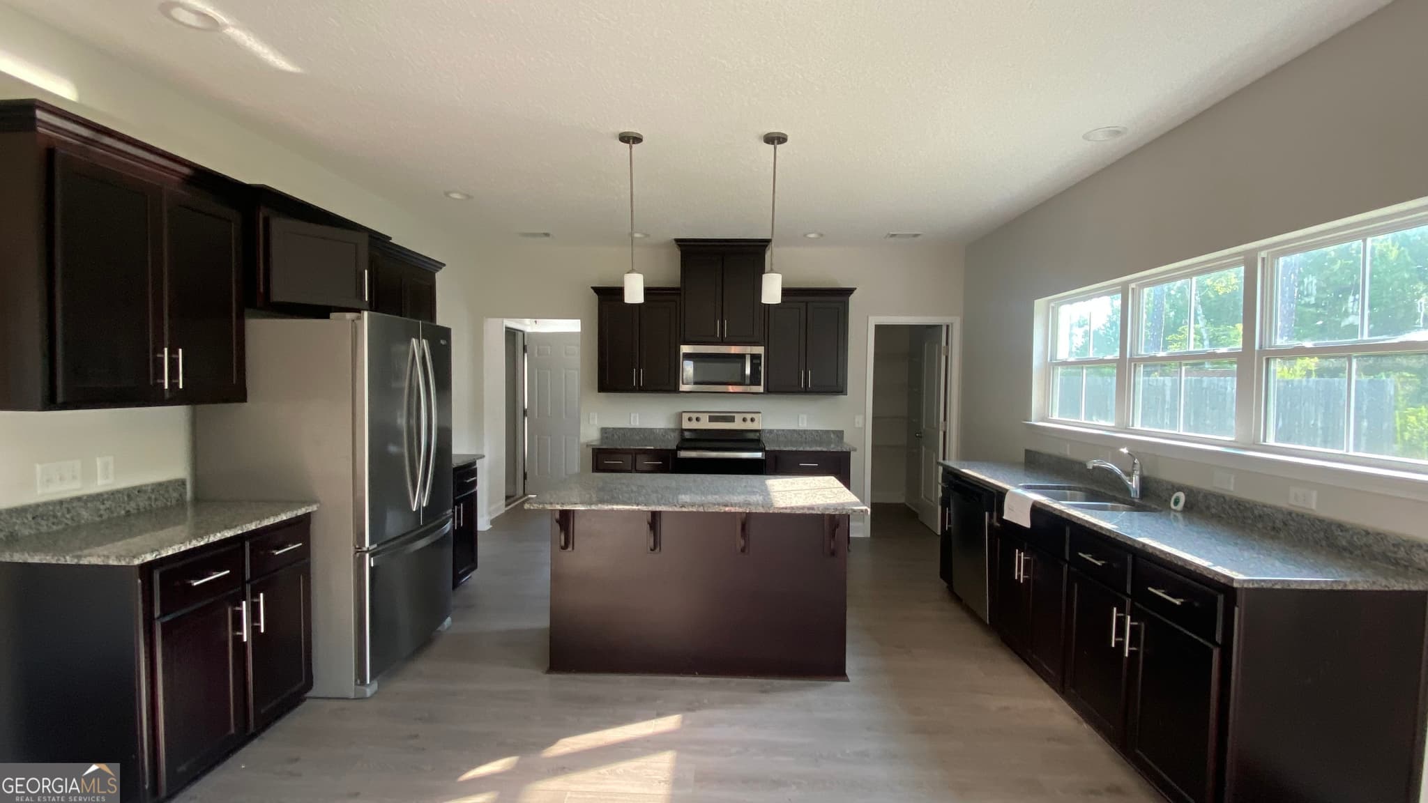 3 bedroom, 2.5 bathroom, 2,883 sq ft single family residence for sale at 284 Thorp Circle, Hinesville, GA 31313 — photo 5