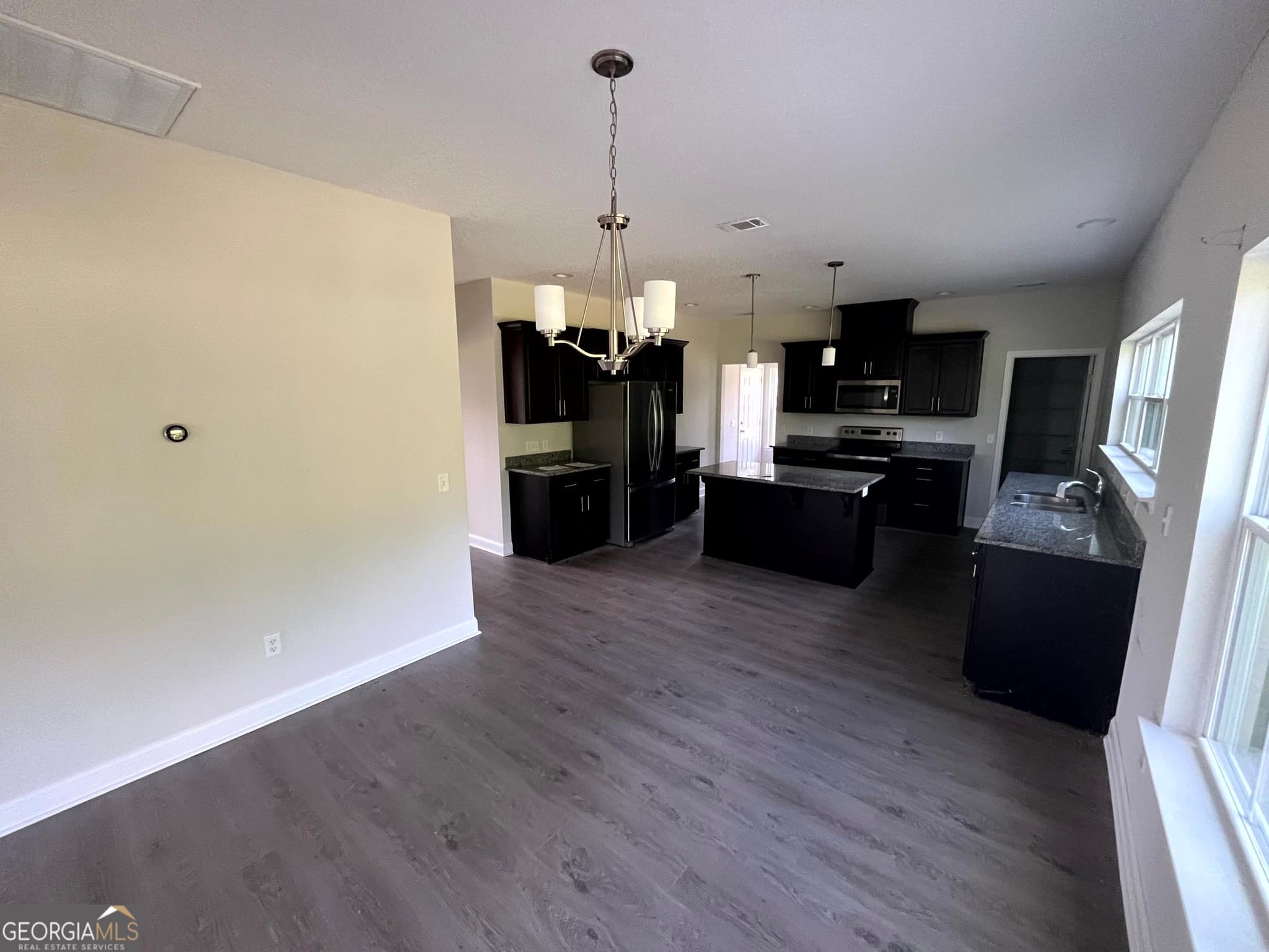 3 bedroom, 2.5 bathroom, 2,883 sq ft single family residence for sale at 284 Thorp Circle, Hinesville, GA 31313 — photo 8