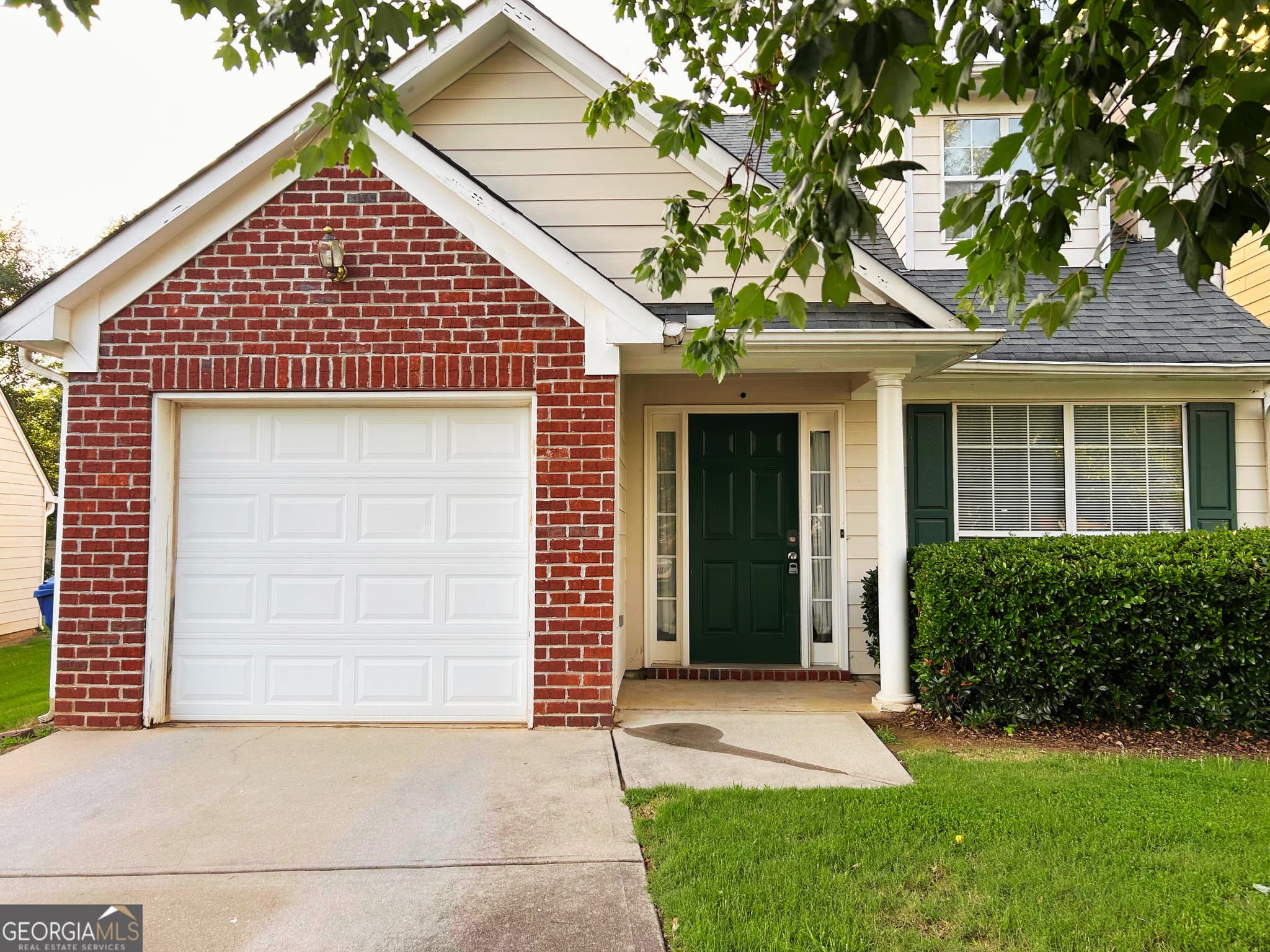 3 bedroom, 3.5 bathroom, 1,394 sq ft single family residence for sale at 4123 Ravenwood Court, Union City, GA 30291 — photo 2