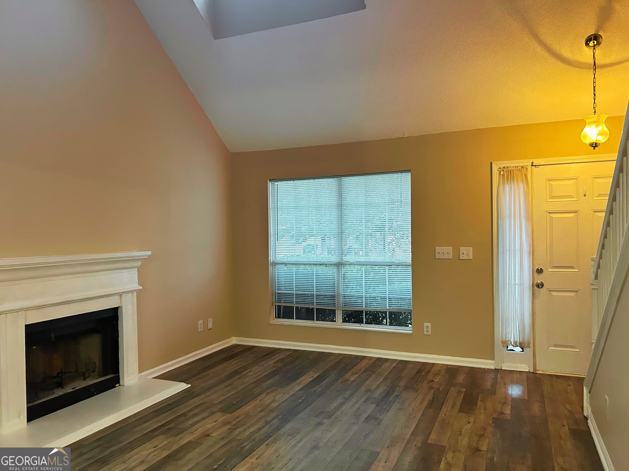 3 bedroom, 3.5 bathroom, 1,394 sq ft single family residence for sale at 4123 Ravenwood Court, Union City, GA 30291 — photo 6