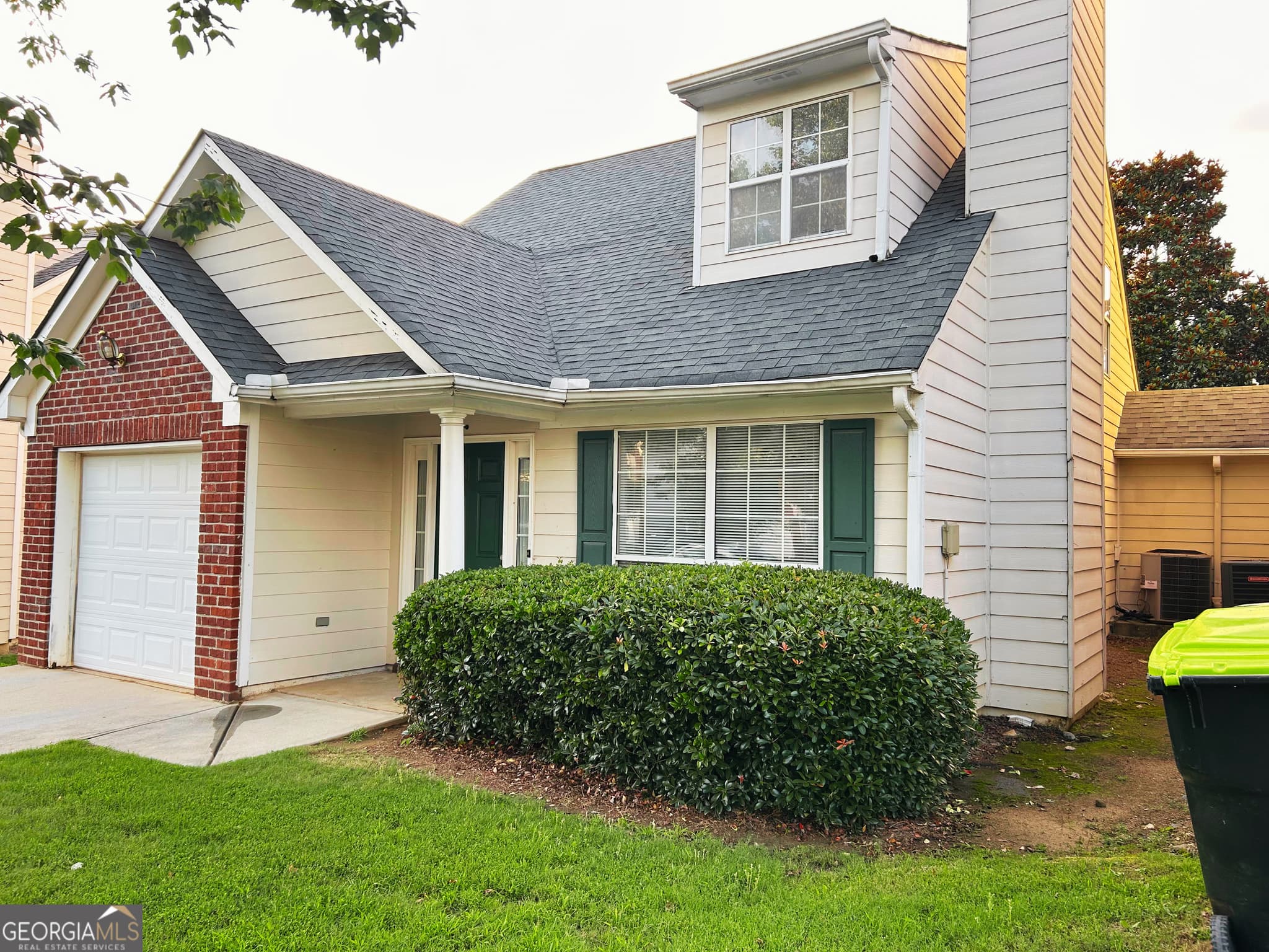 3 bedroom, 3.5 bathroom, 1,394 sq ft single family residence for sale at 4123 Ravenwood Court, Union City, GA 30291 — photo 3