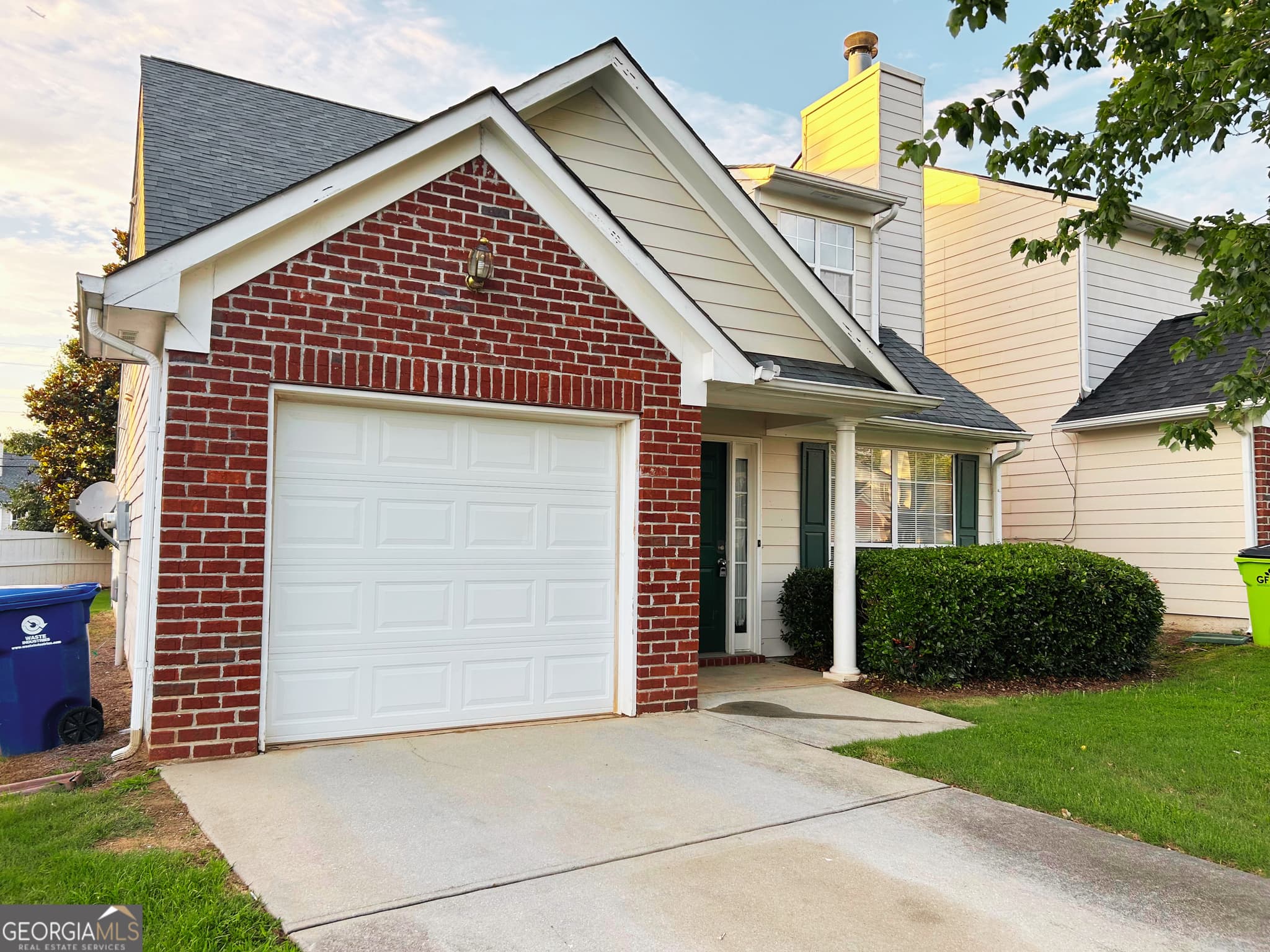 3 bedroom, 3.5 bathroom, 1,394 sq ft single family residence for sale at 4123 Ravenwood Court, Union City, GA 30291