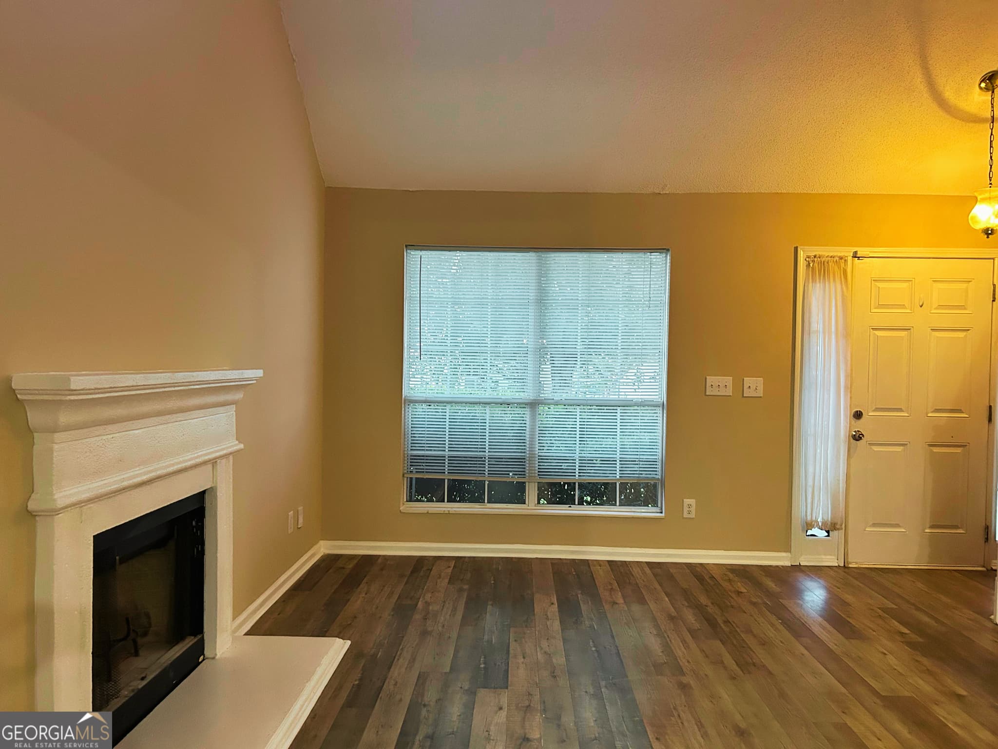3 bedroom, 3.5 bathroom, 1,394 sq ft single family residence for sale at 4123 Ravenwood Court, Union City, GA 30291 — photo 5