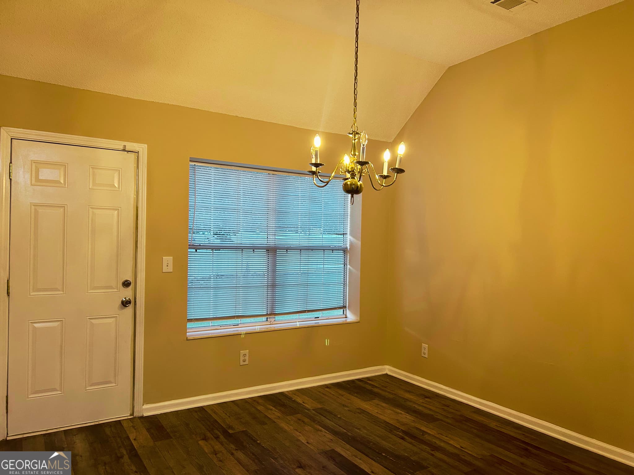 3 bedroom, 3.5 bathroom, 1,394 sq ft single family residence for sale at 4123 Ravenwood Court, Union City, GA 30291 — photo 9