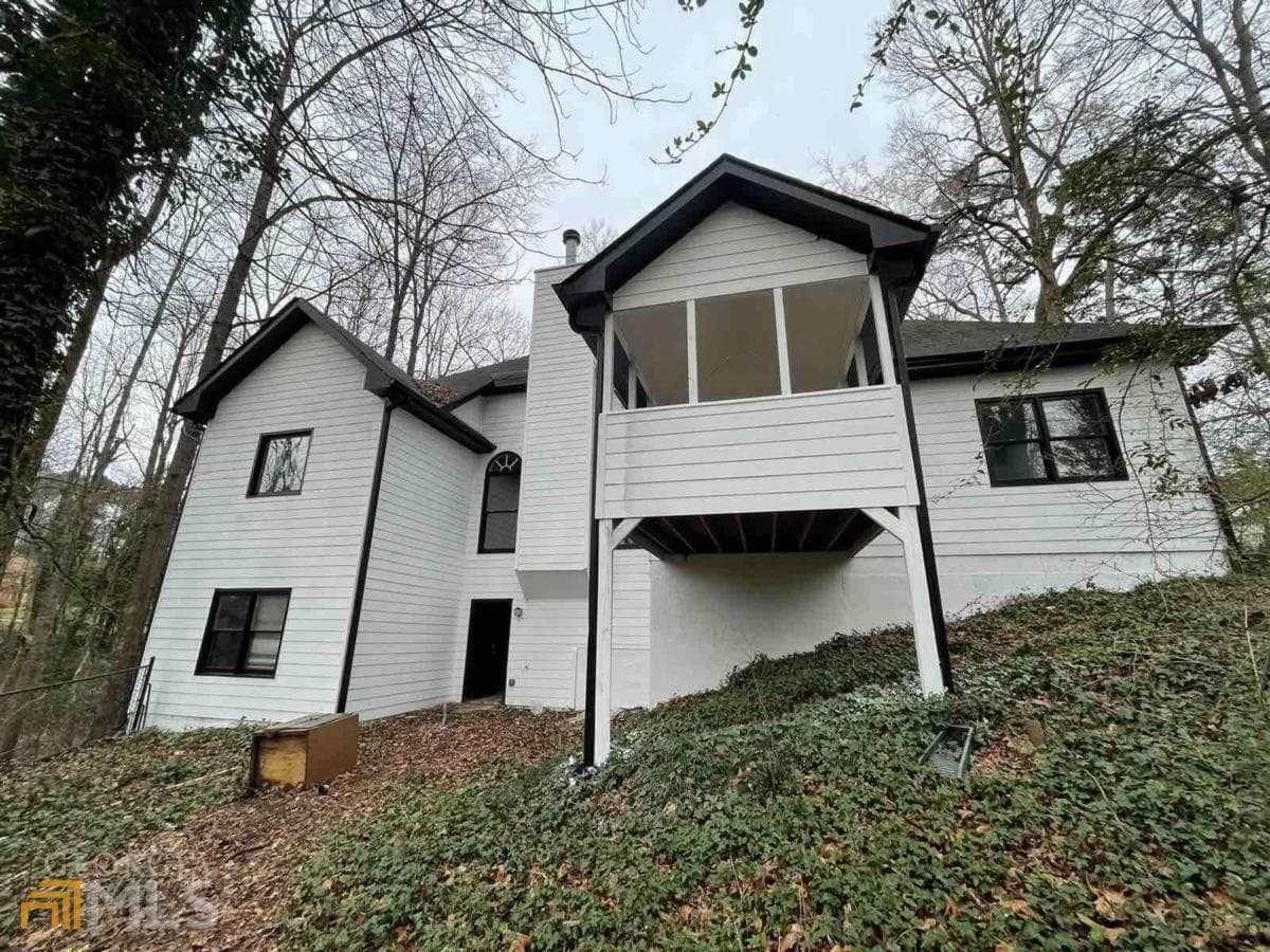 3 bedroom, 2.5 bathroom, 2,476 sq ft single family residence for sale at 3541 Gleneagles Court, Snellville, GA 30039 — photo 2