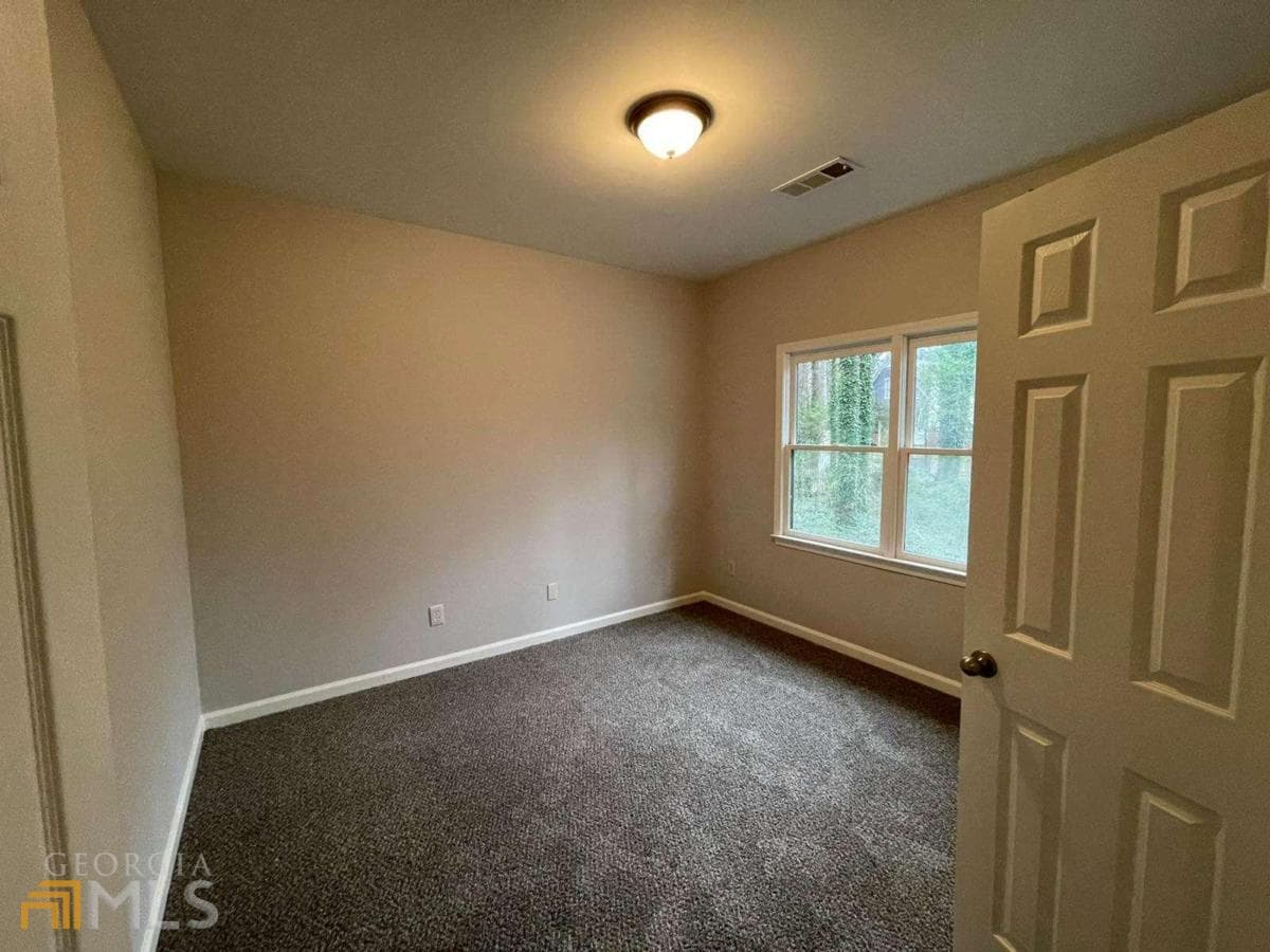 3 bedroom, 2.5 bathroom, 2,476 sq ft single family residence for sale at 3541 Gleneagles Court, Snellville, GA 30039 — photo 3