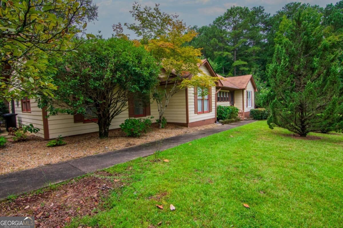 4 bedroom, 3 bathroom single family residence for sale at 200 Sullivan Circle, Pine Mountain, GA 31822