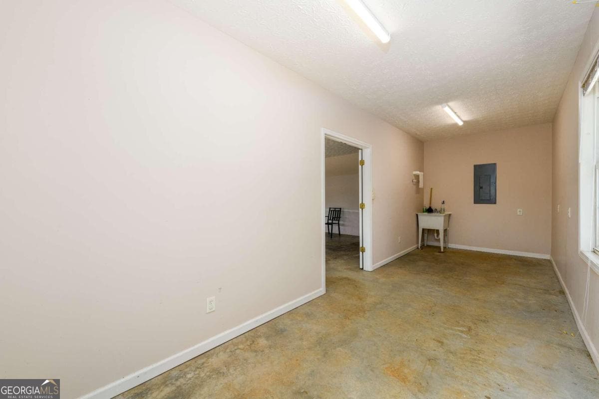 5 bedroom, 3 bathroom farm for sale at 173 & 175 Deer Creek Farms Road, Hartwell, GA 30643 — photo 5