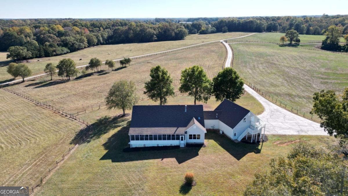 5 bedroom, 3 bathroom farm for sale at 173 & 175 Deer Creek Farms Road, Hartwell, GA 30643 — photo 10