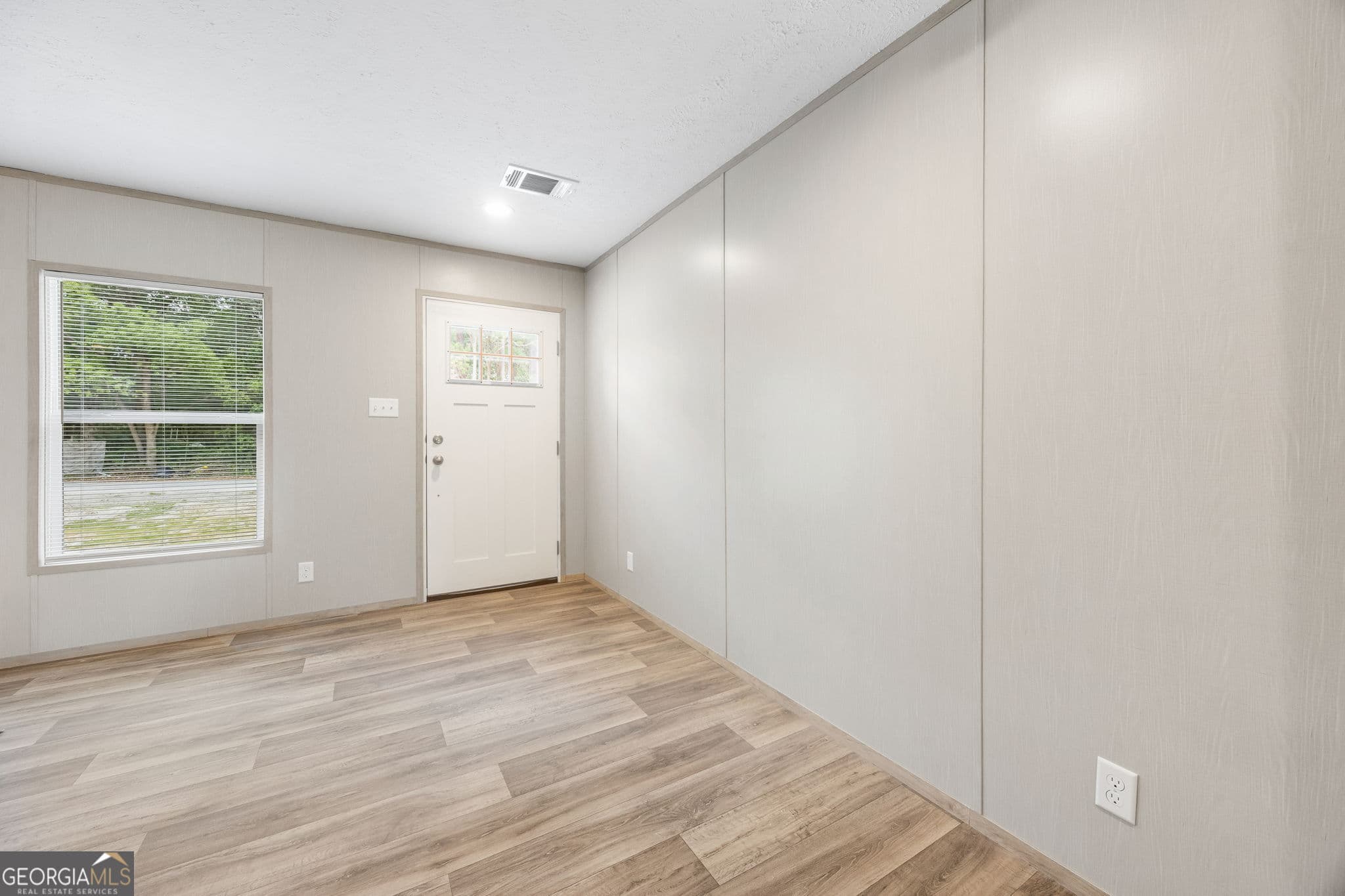 3 bedroom, 2 bathroom, 1,568 sq ft manufactured home,single family residence under contract at 206 Elm Street, Folkston, GA 31537 — photo 6